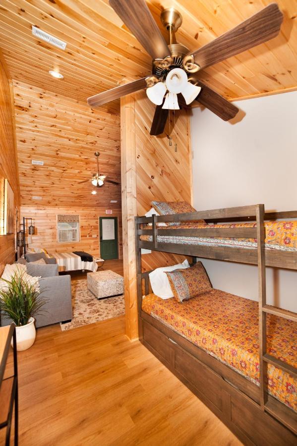 7Cs Lodging Flintstone 외부 사진